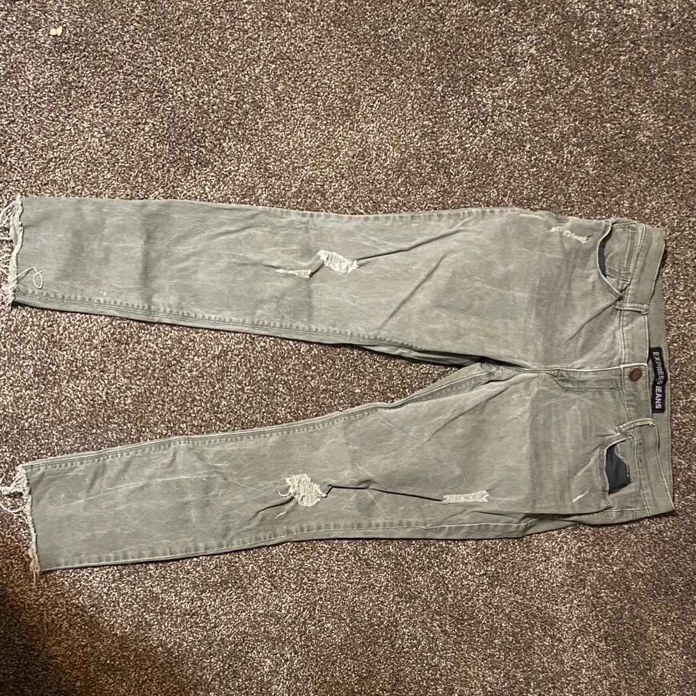 Stylish Women's Cropped Jeans in Distressed Gray